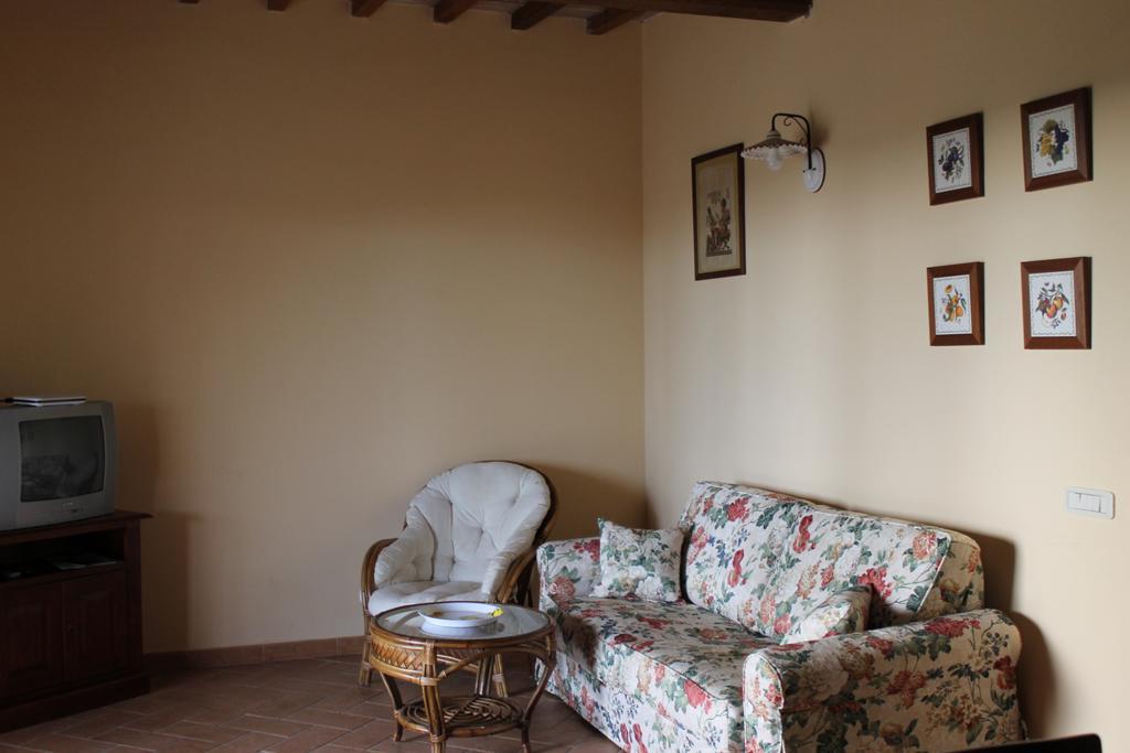 Agriturismo Colle D' Oro Pescia Romana Bilik gambar